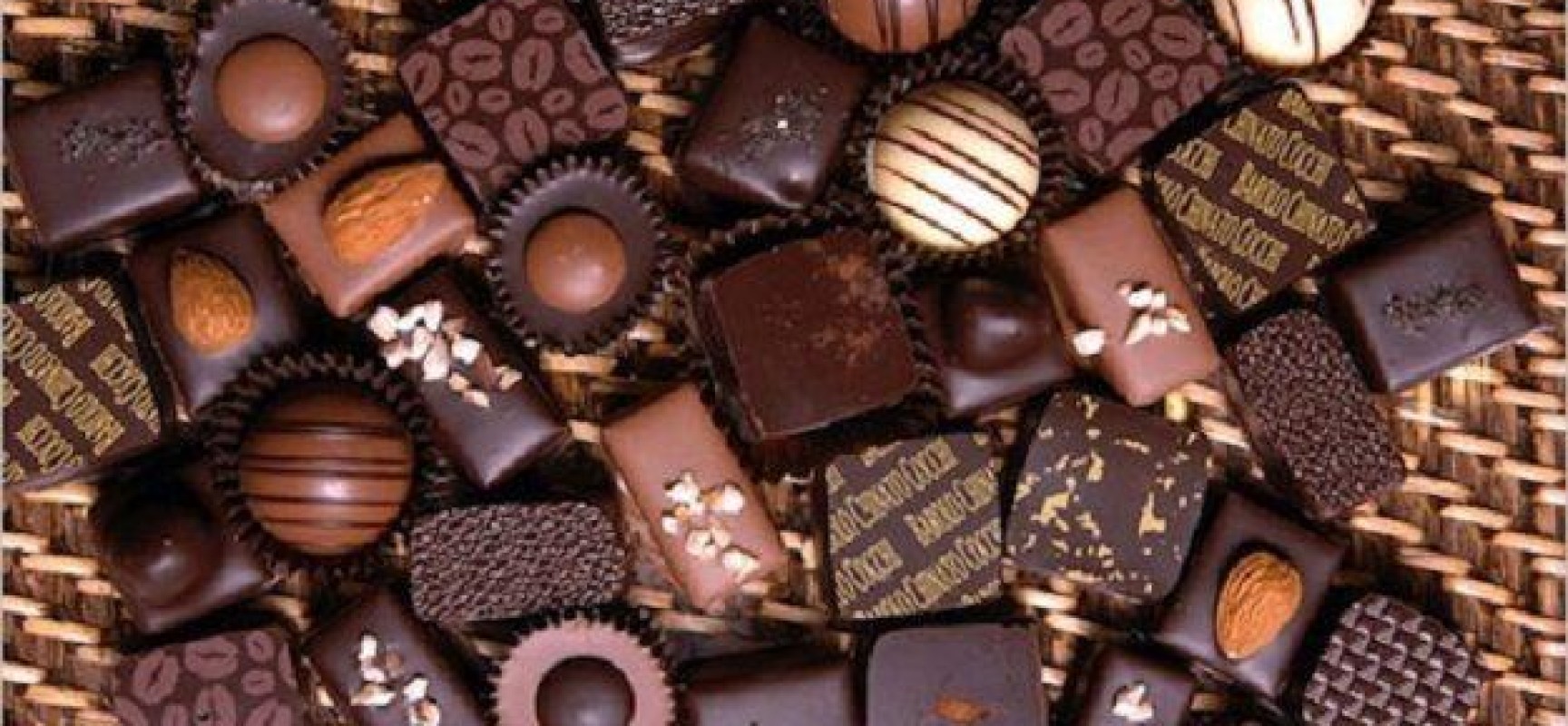 TENTAZIONE E MEDITAZIONE: IL CONNUBIO PERFETTO FRA LETTURA E CIOCCOLATO