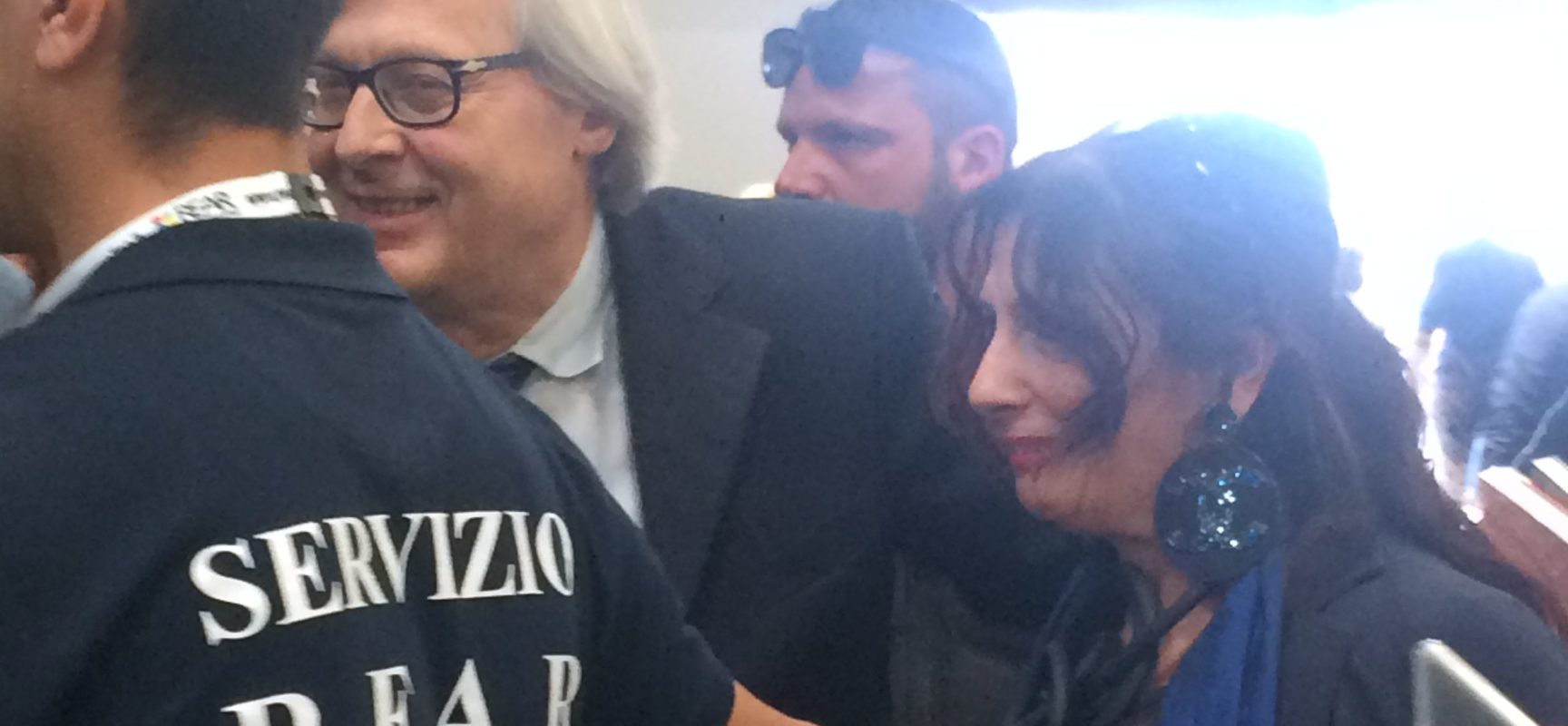 Vittorio Sgarbi: “l’atto di bruciare e censurare i libri è fascista”